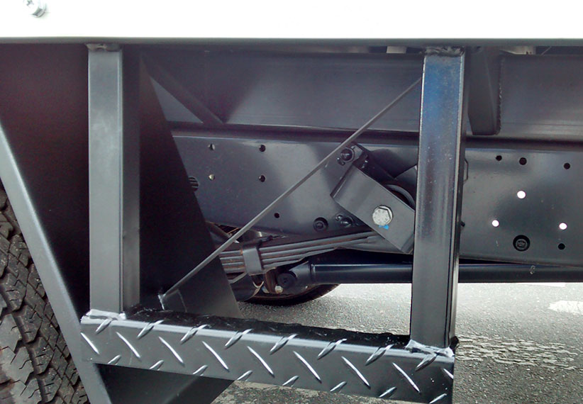 4truck-customizados-portifolio-pecas-acessorios-uso-geral-escadas-estribos-estribo-lateral