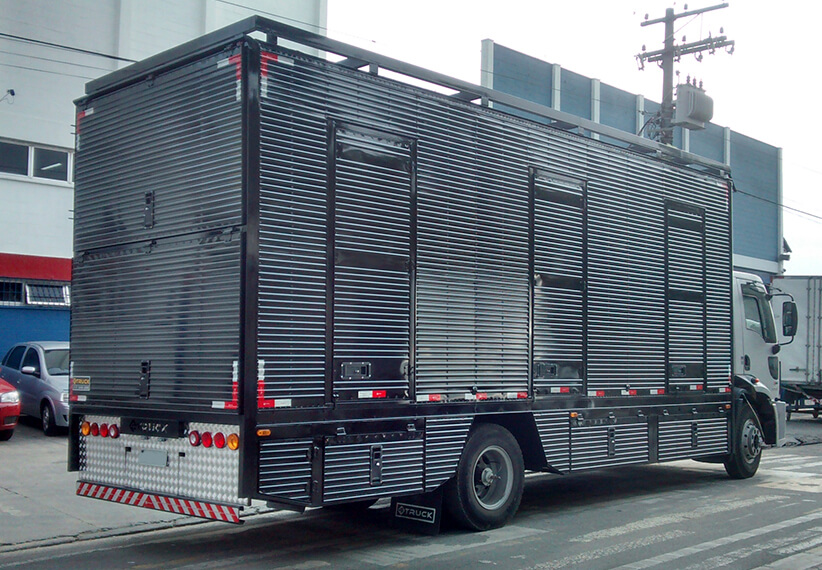 4truck-customizados-unidades-moveis-estudio-som-e-imagem-ford-cargo-1